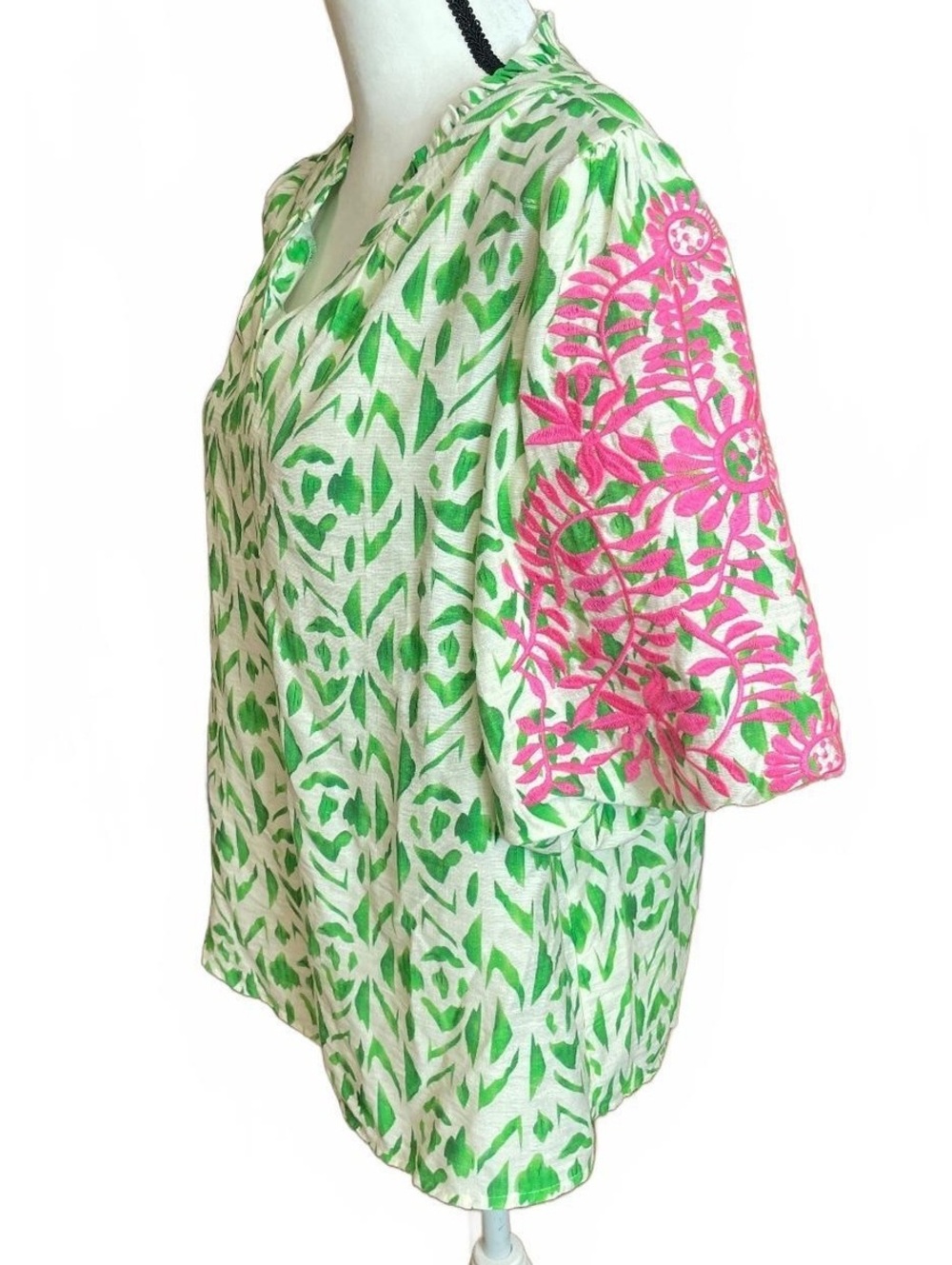 VOY green and white abstract print with pink floral embroidered puff sleeves L